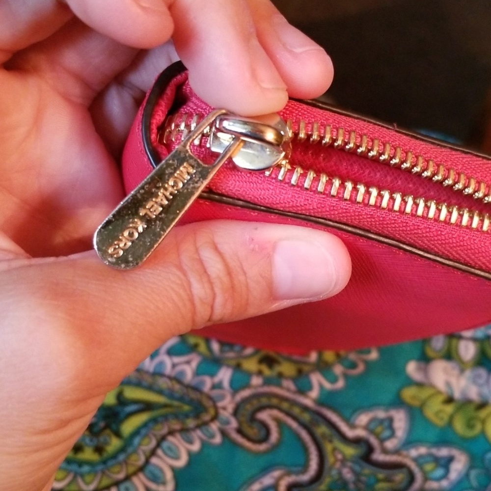 Michael Kors bright pink wallet - Picture 7 of 7